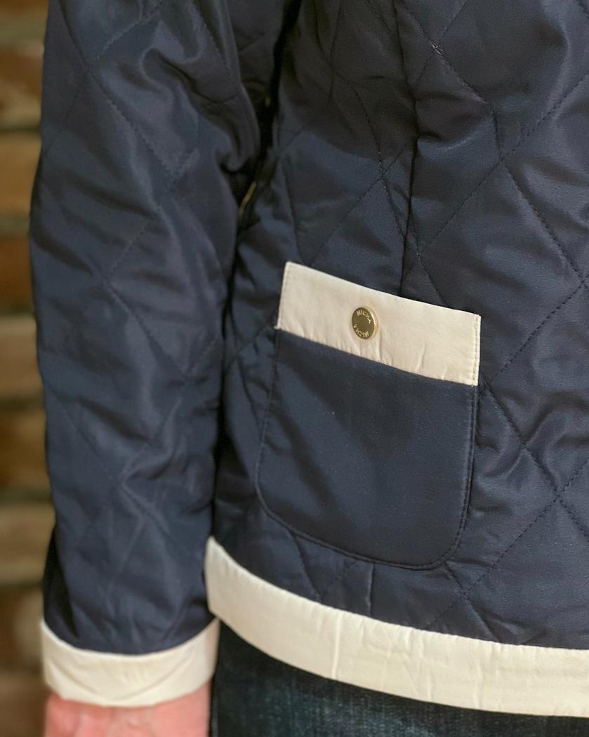 Vattert jakke m/hvite detaljer